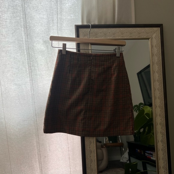 Brandy Melville Mini Skirt - Picture 3 of 3
